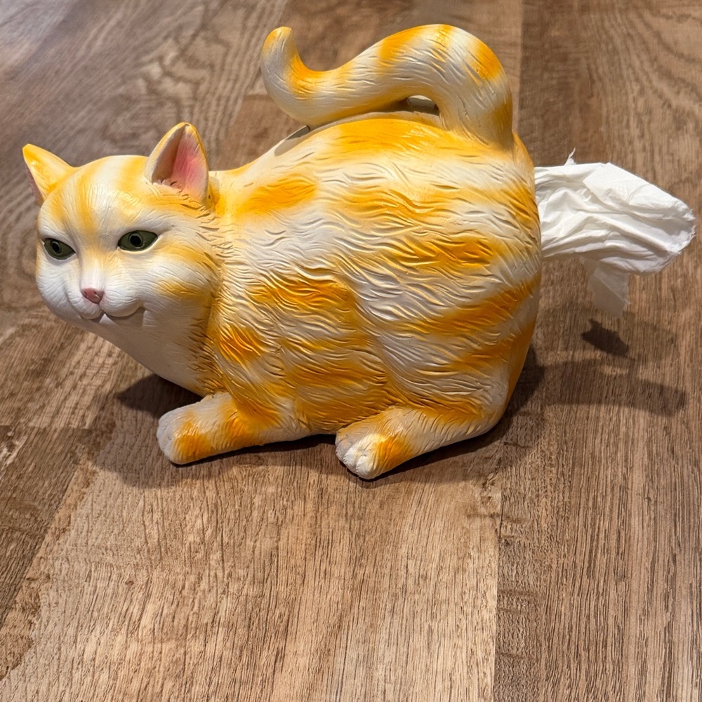 Orange and White Cat Tissue Dispenser - Decorative Pet-Themed Holder